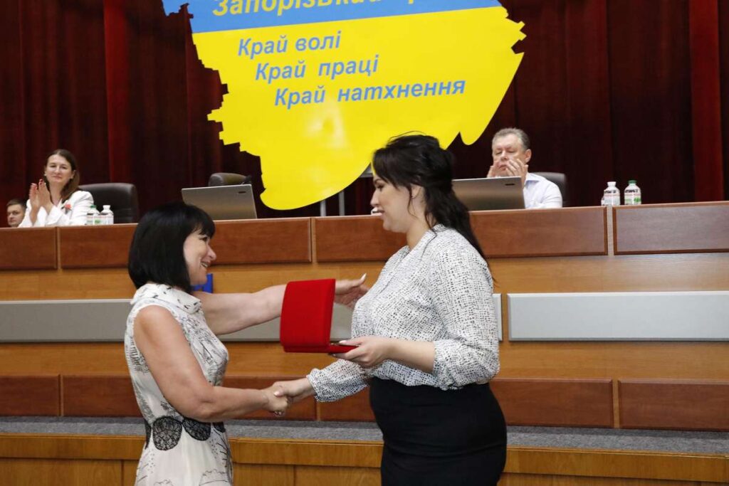 Депутат-коллаборантка из Мелитополя, попавшая на Миротворец, до сих пор не лишена ни мандата ни наград (фото)