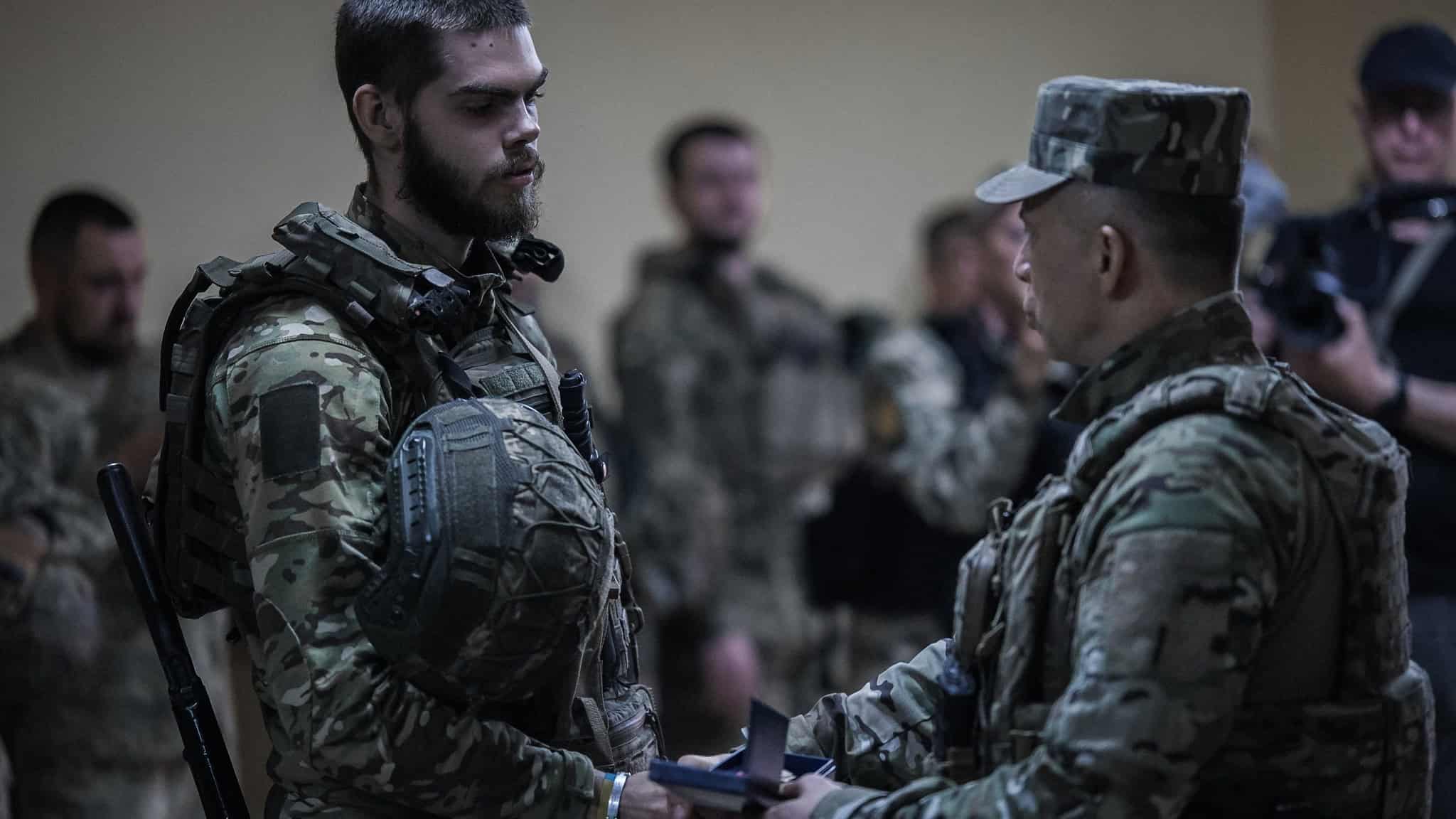 Владиславу Сірому із Запоріжжя Головнокомандувач ЗСУ вручив нагороду