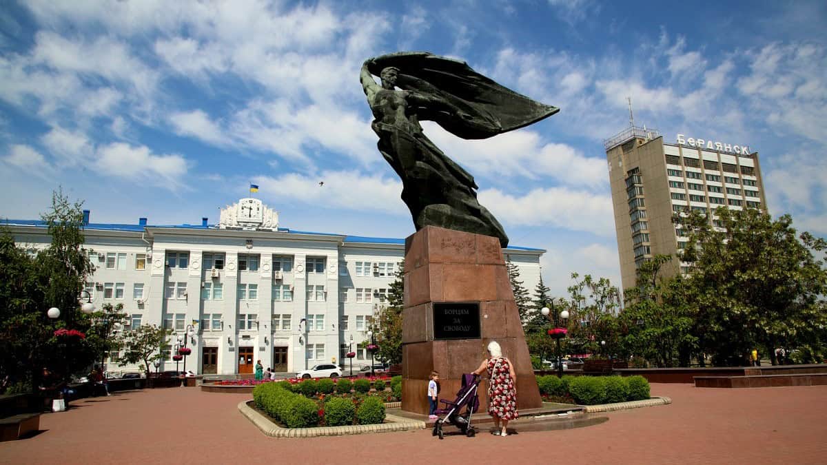 Натисни щоб дізнатись більше про: У Бердянську окупанти проводять реорганізацію фейкових муніципальних унітарних підприємств в бюджетні