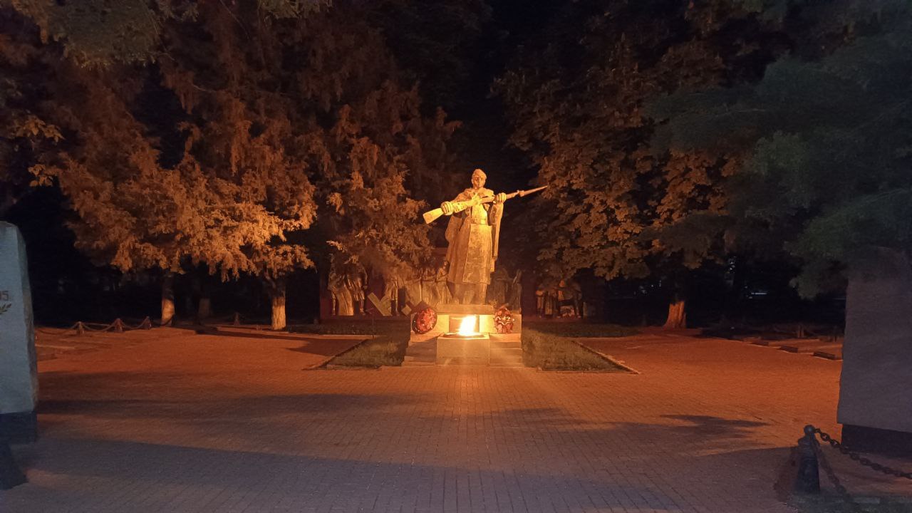 Приморськ пам'ятник російським солдатам