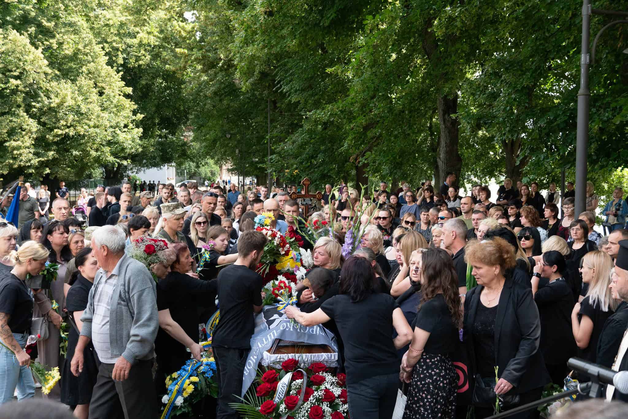 прощанння із полеглим захисником 128 бригади Романом Гапаком