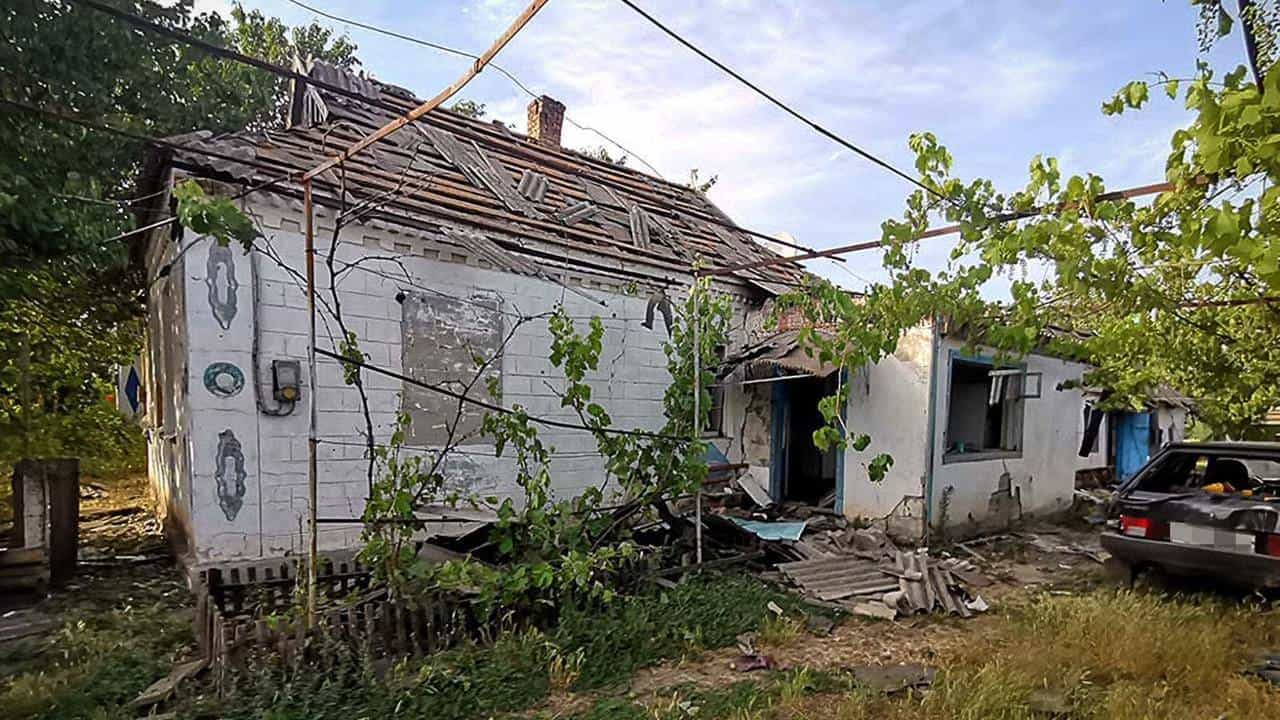 Натисни щоб дізнатись більше про: У Пологівському районі внаслідок російського обстрілу поранені двоє людей