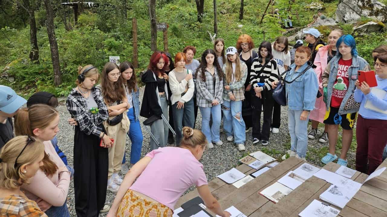 Натисни щоб дізнатись більше про: Художників з Енергодару та Мелітополя окупанти залучили до пропагандистського заходу в Хакасії