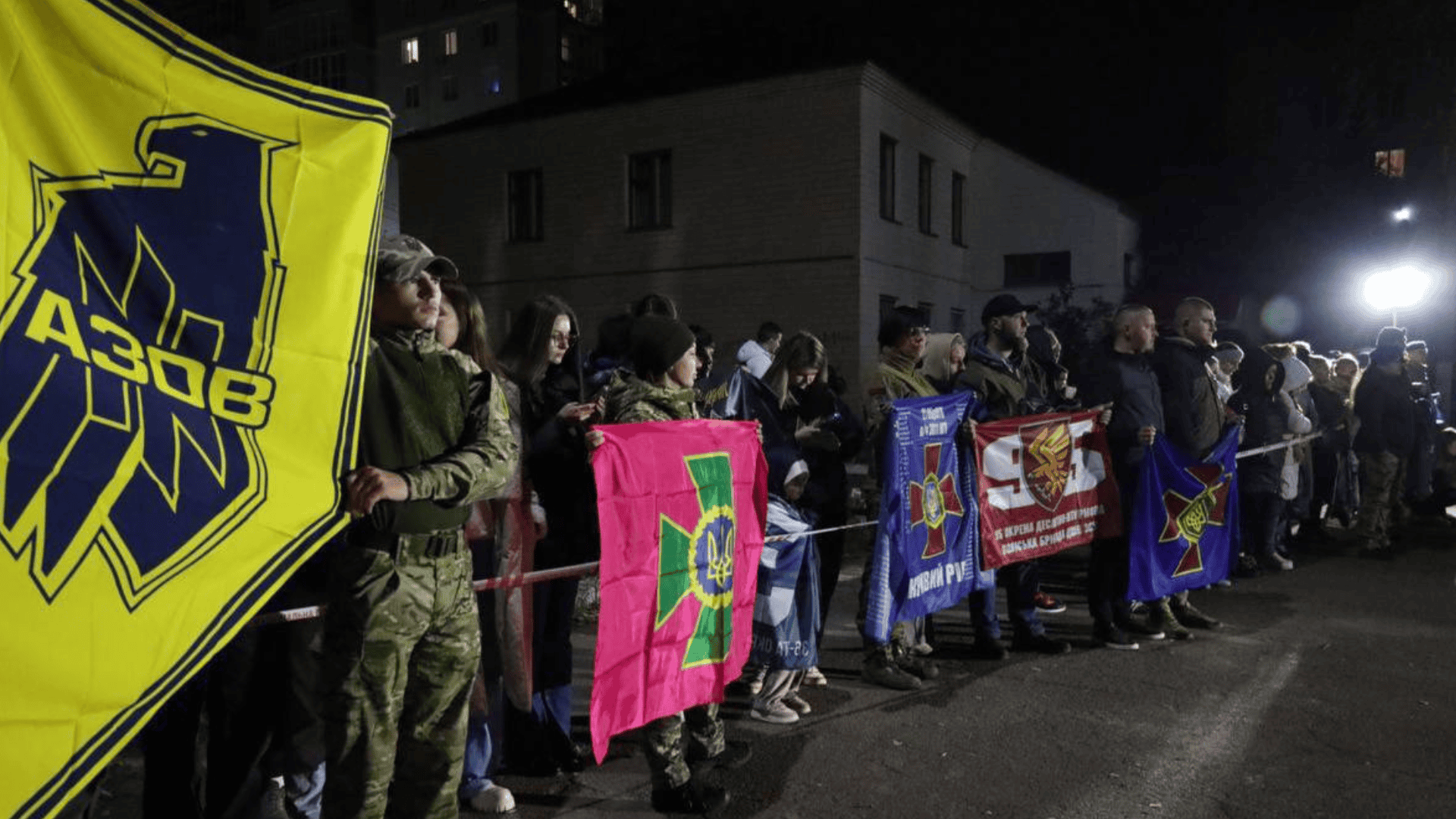 Натисни щоб дізнатись більше про: З ворожого полону повернули 5 військовослужбовців із Запорізької області