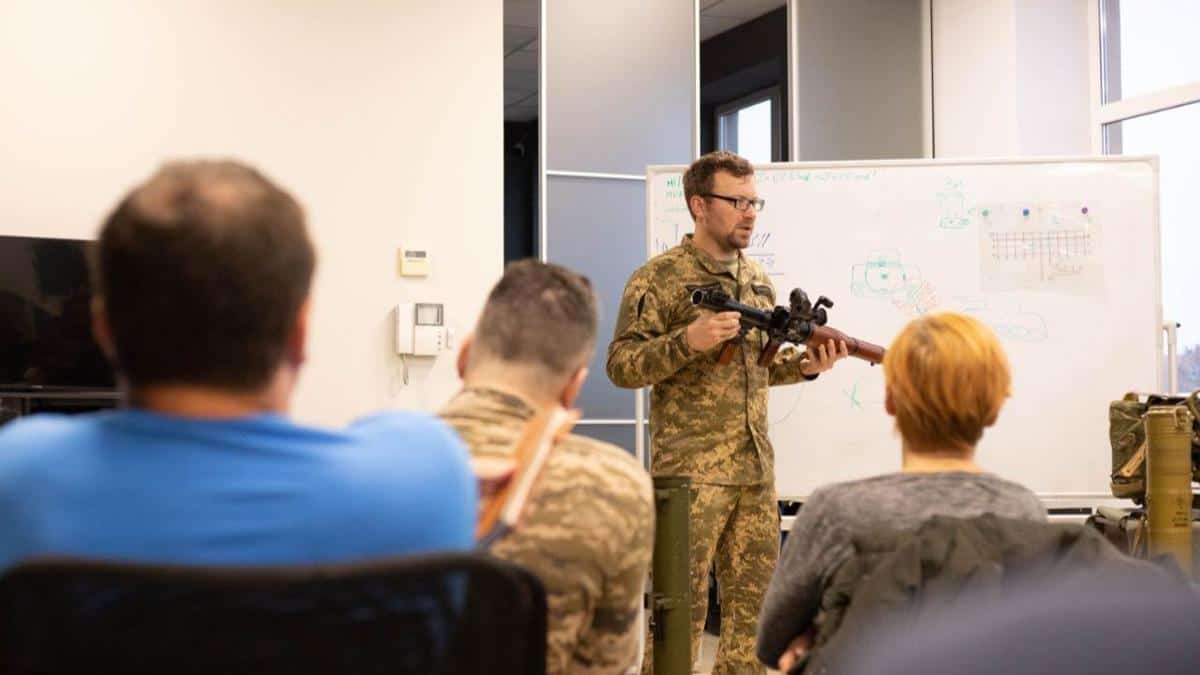 Натисни щоб дізнатись більше про: У Запоріжжі проведуть низку тренінгів воєнної тематики для цивільних