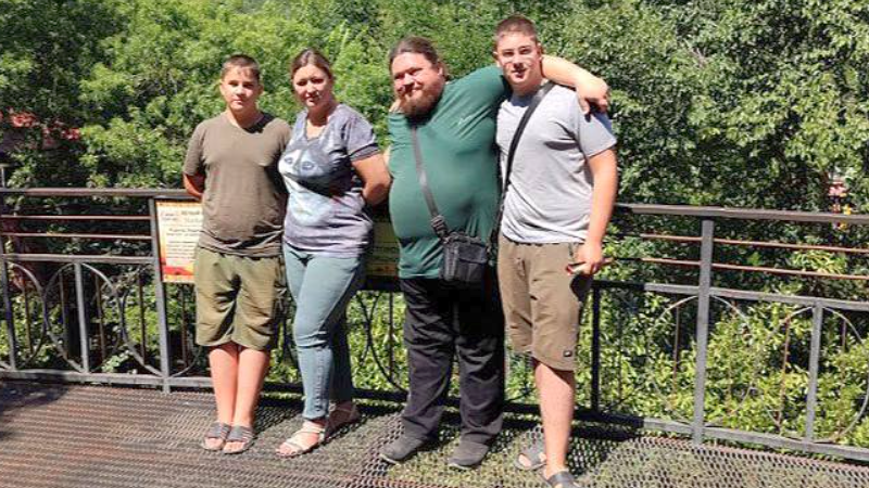 галущенко валерій священик колаборант василівка з родиною