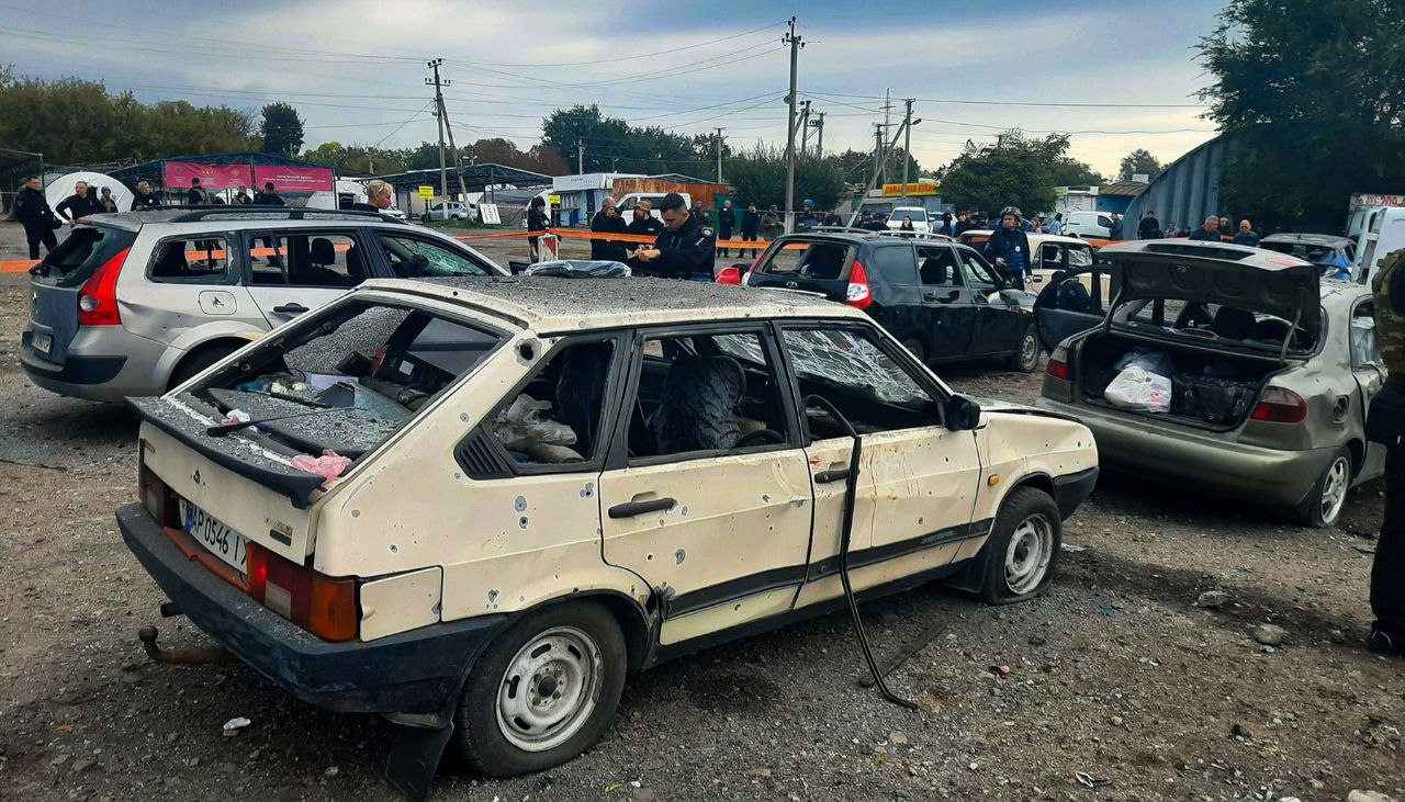 Натисни щоб дізнатись більше про: Пам’ять про теракт: три роки тому ворог вдарив по автоколонні в Запоріжжі, вбивши 23 цивільних