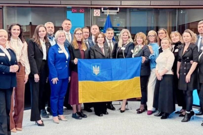 Бердянка Валентина Ємельяненко з колежанками та Дмитром Лубінцем