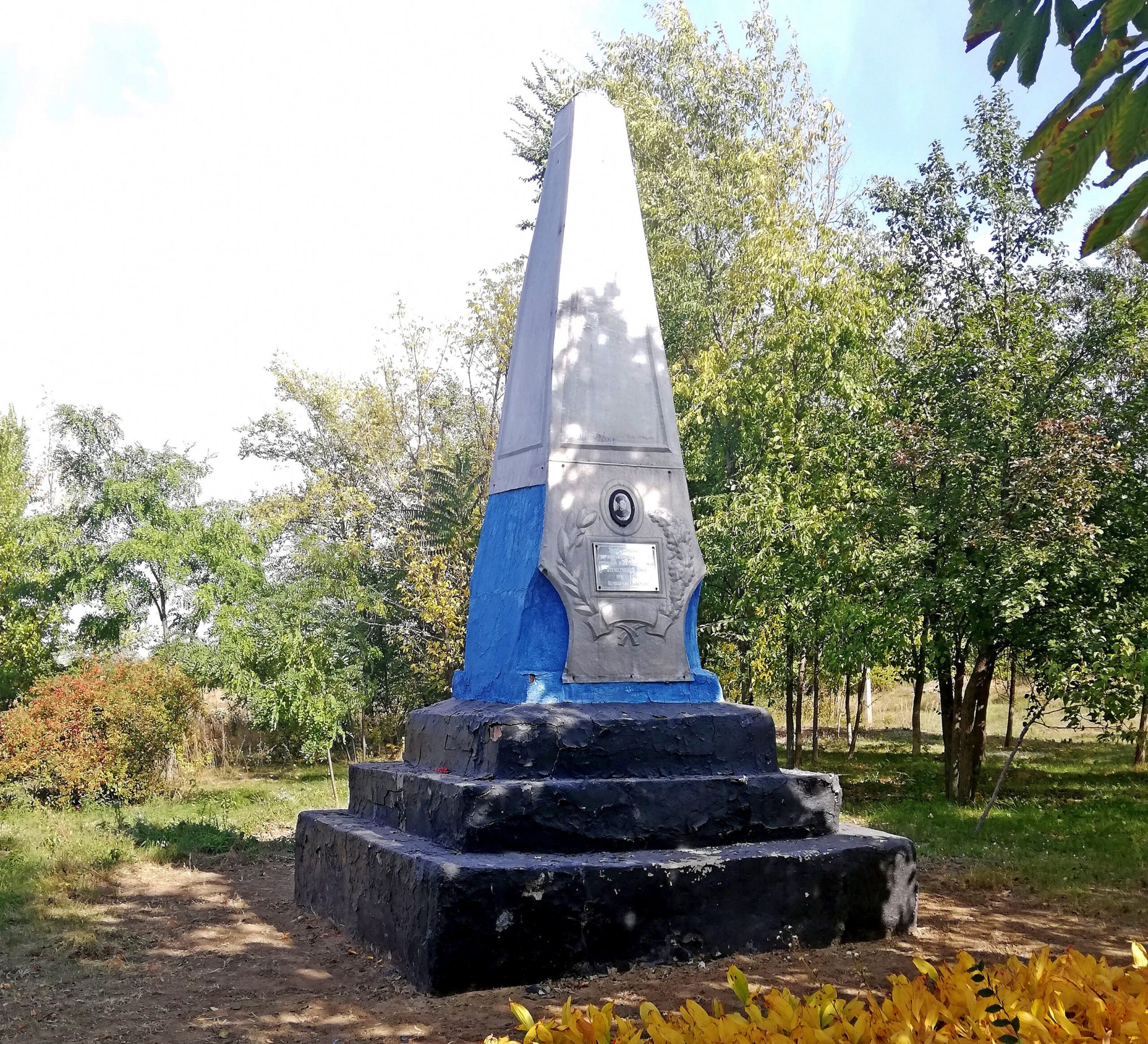 Братська могила періоду ВВ війни в с. Юрківка Таврійської громади