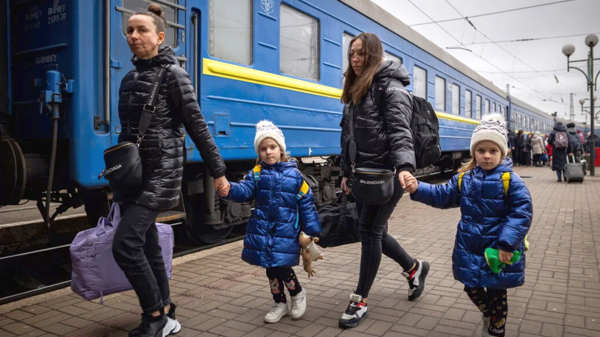 Натисни щоб дізнатись більше про: Із прифронтової частини Запорізької області примусово евакуюють дітей з батьками та опікунами