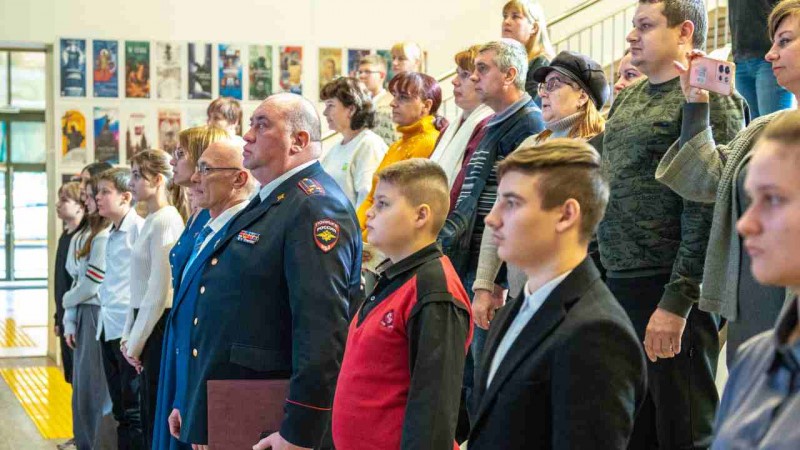 Церемонія отримання паспортів в тимчасово окупованому Мелітополі