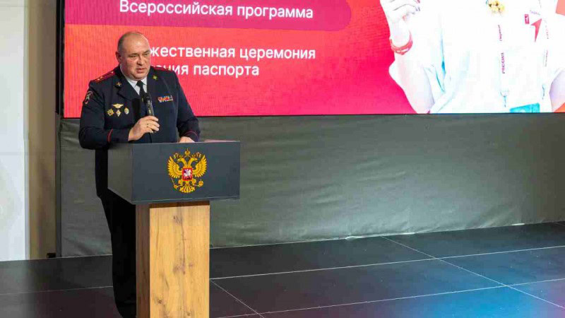 начальник відділу по роботі з громадянами рф в «управлінні міграції» підполковник Дєніс Фаткуллін